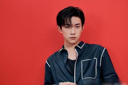 易烊千玺撩人照片