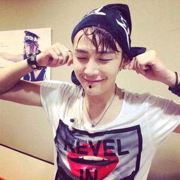 真实男网红照片,从真实照片看男网红的时尚魅力